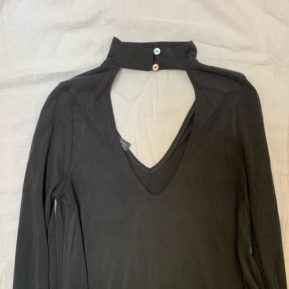 Design Lab Flowy Neck-detail Top